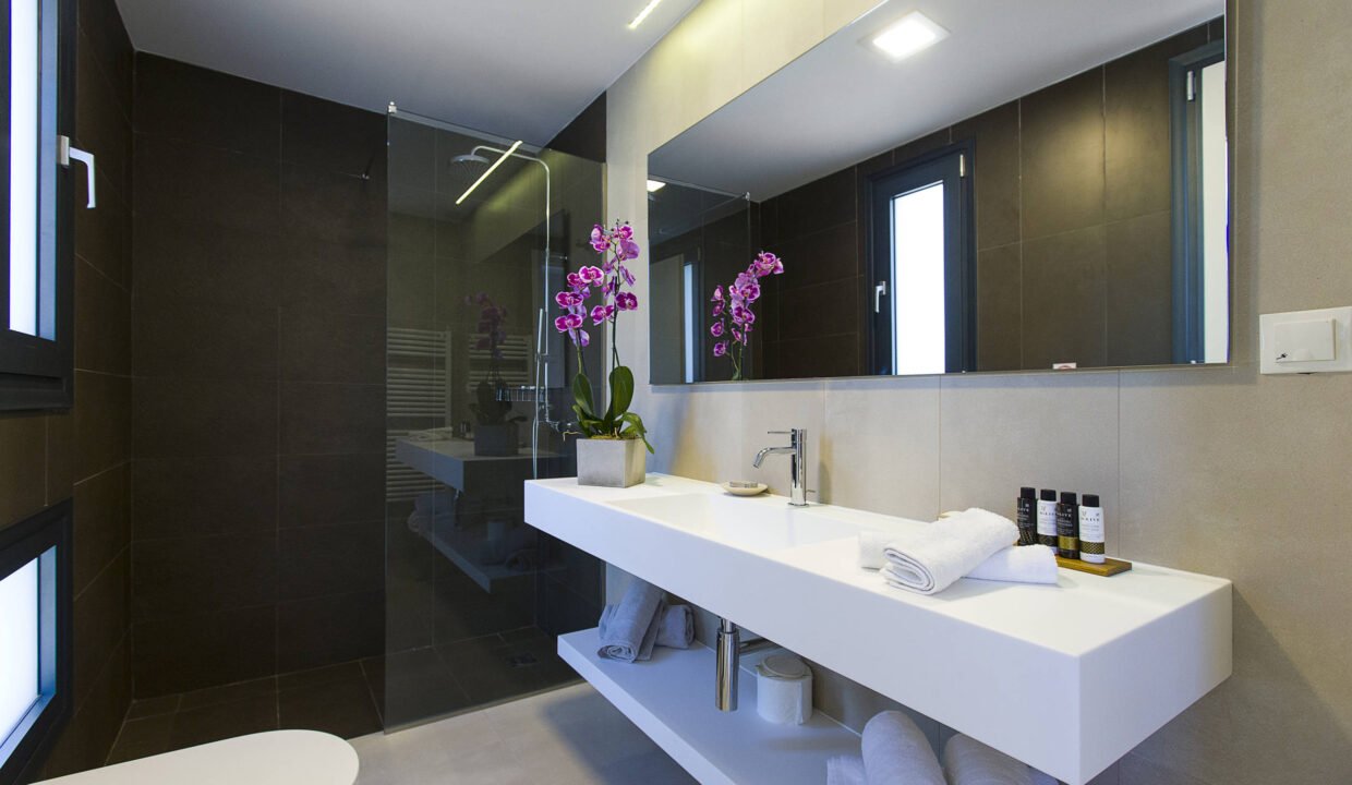 villa-cassandra-corfu-greece-chalikounas-bathroom-shower-scaled